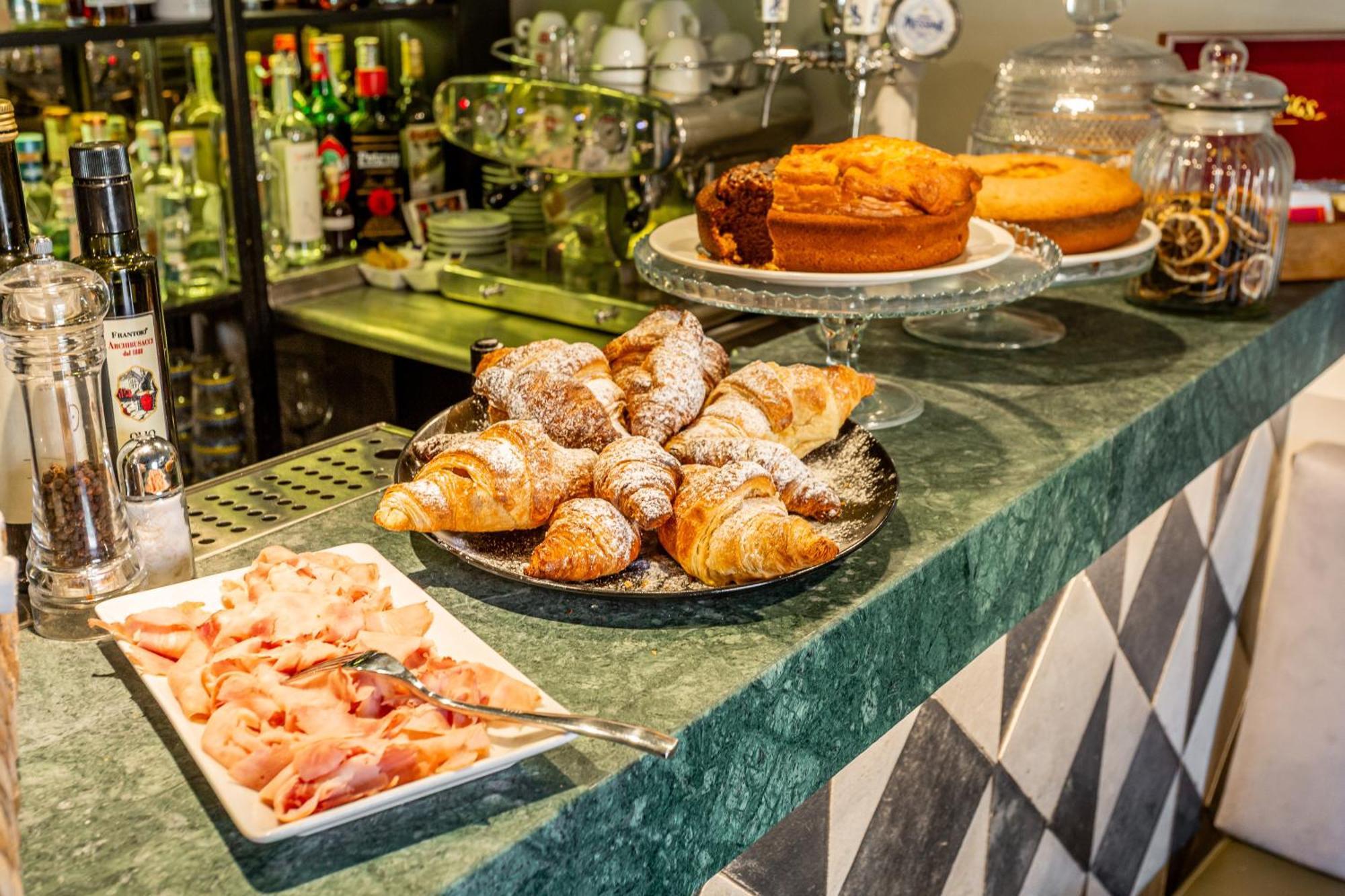 Hotel Parrasio Rome Bagian luar foto
